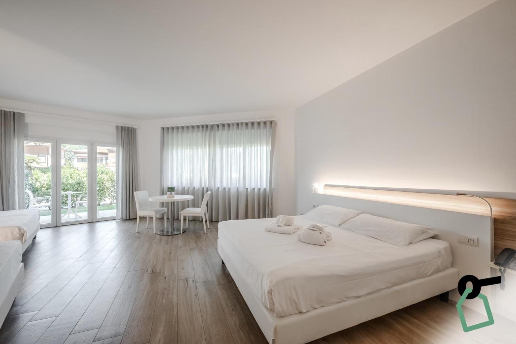 Hotiday Room Collection - Tirrenia Zewnętrze zdjęcie