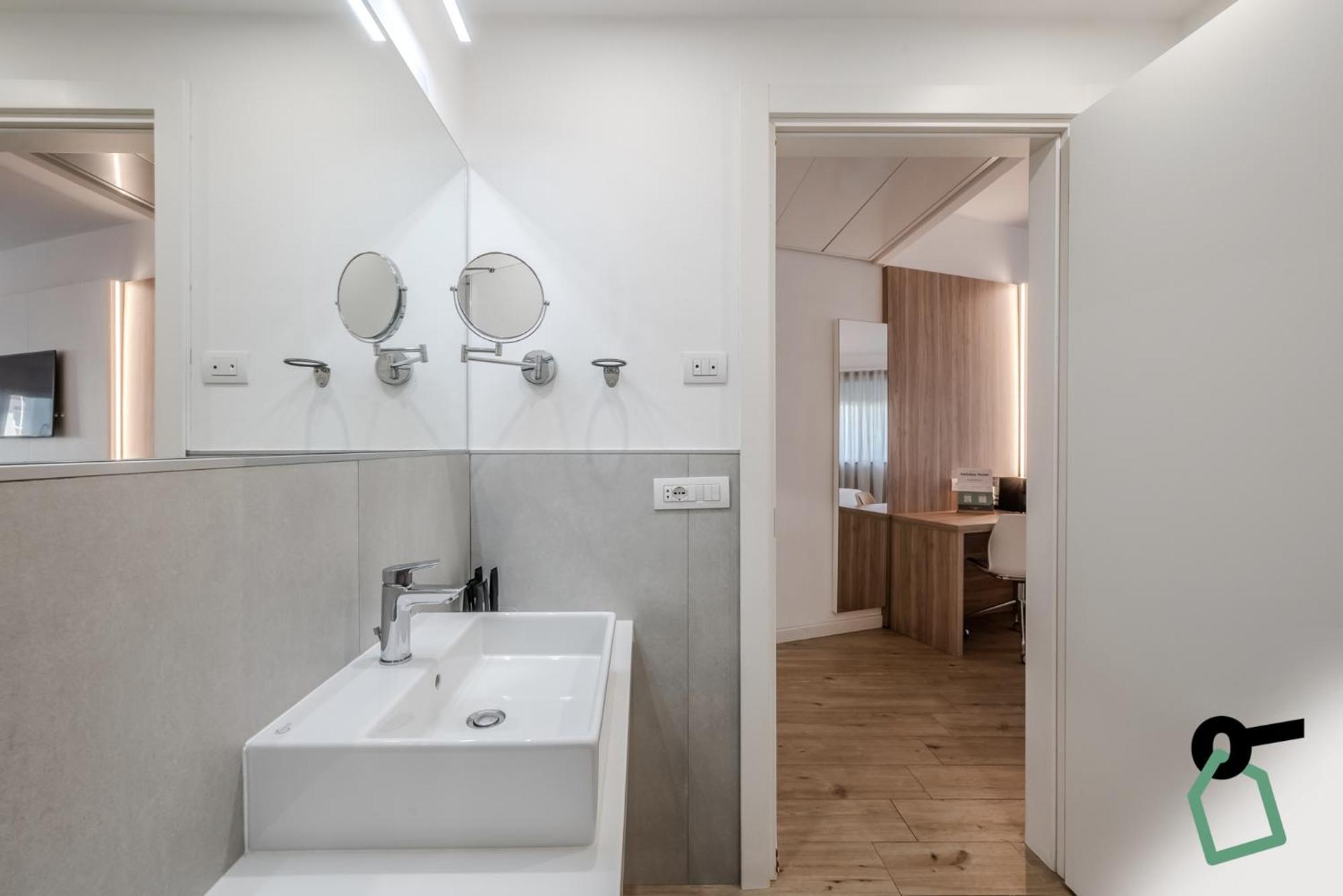 Hotiday Room Collection - Tirrenia Zewnętrze zdjęcie
