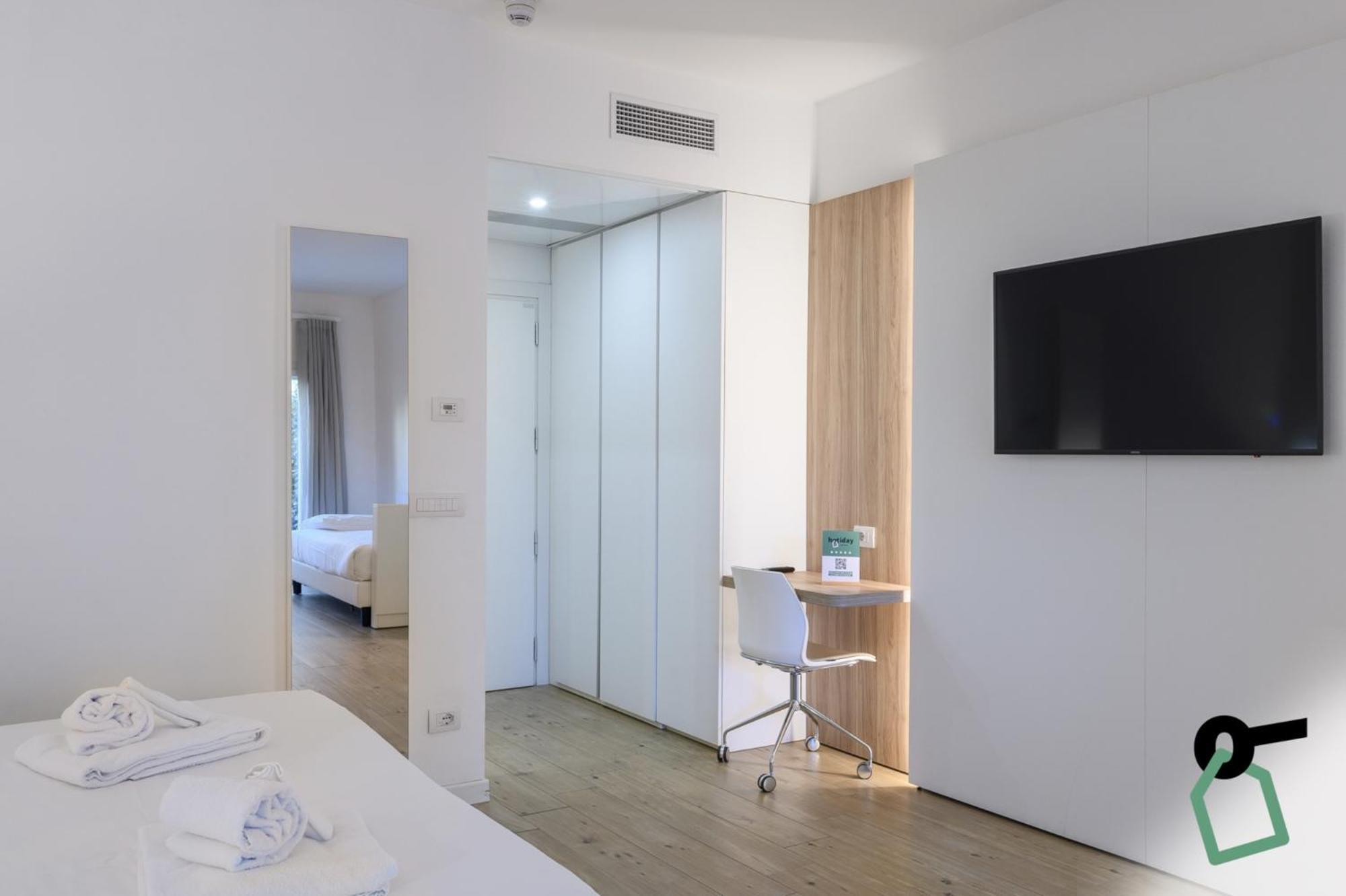 Hotiday Room Collection - Tirrenia Zewnętrze zdjęcie